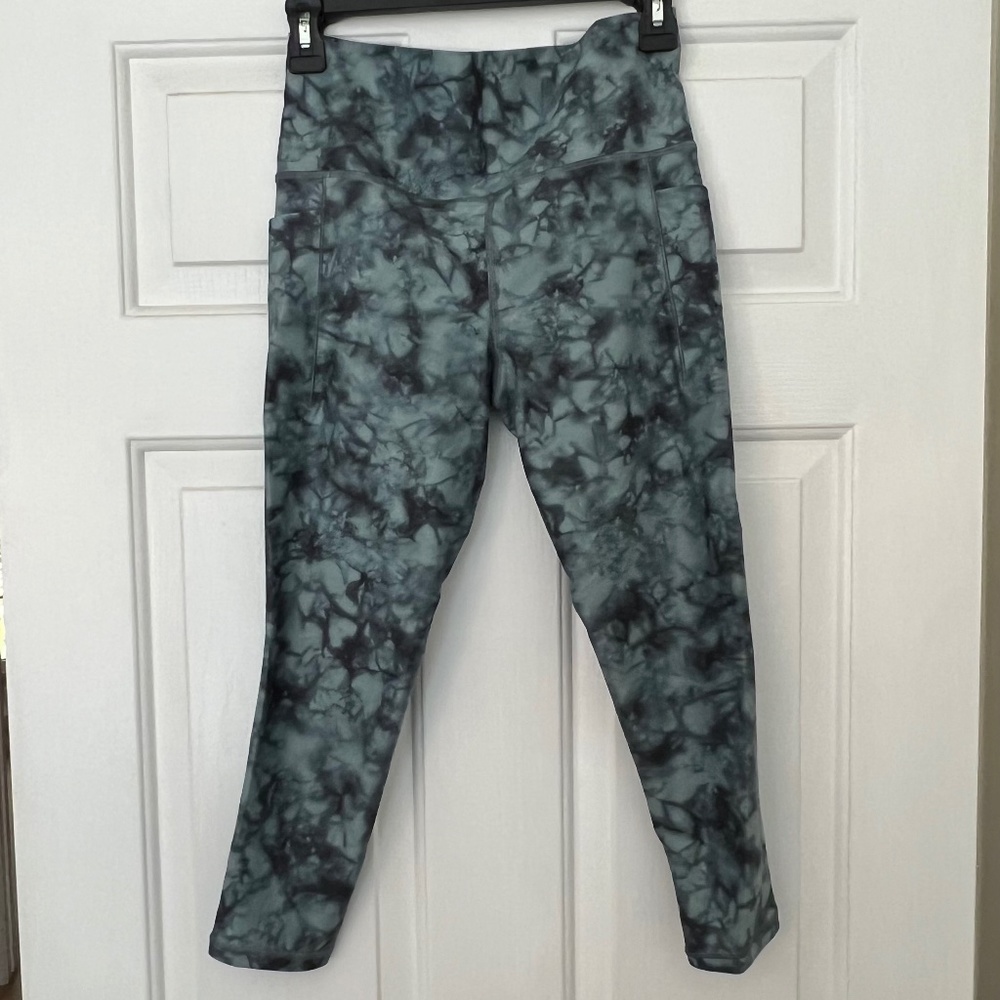 Athleta Salutation Stash Pocket 7/8 Leggings Grey Blue Tie Dye